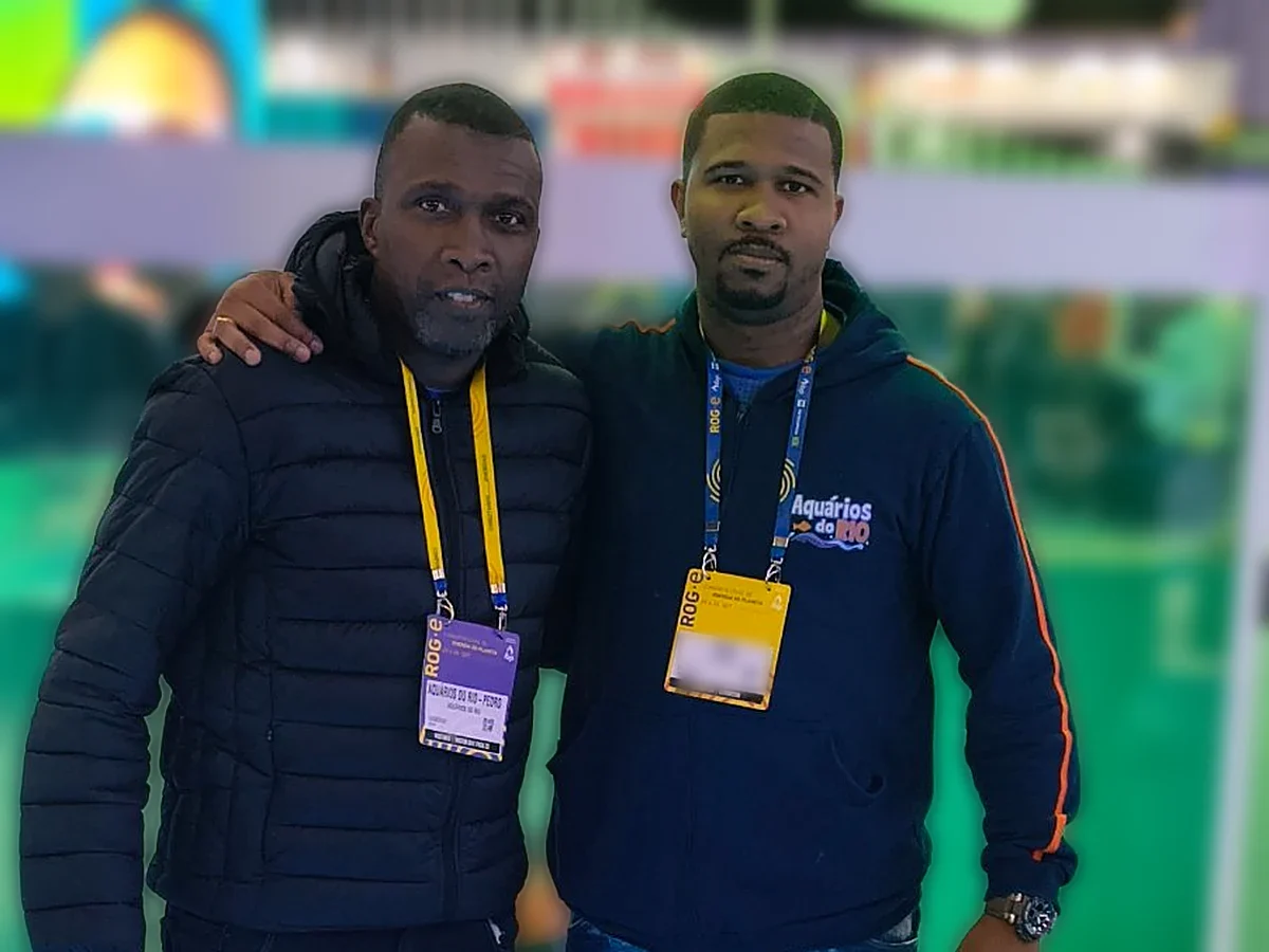 Pedro hoje, com o filho Pedro Filho, que trabalha com ele na Aquários do Rio